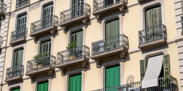 Puertas y Ventanas de Aluminio / PVC a medida en Lleida · Aislamientos Acústicos