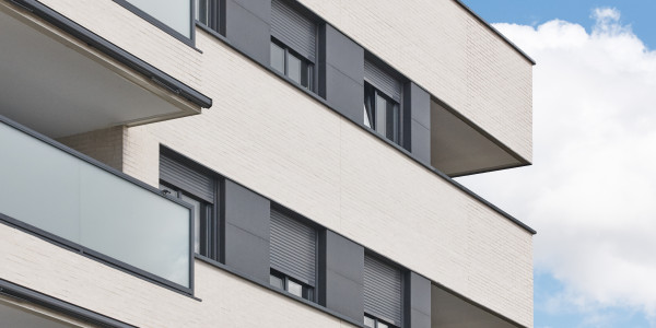 Puertas y Ventanas de Aluminio / PVC a medida en Lleida · Fabricación e Instalación